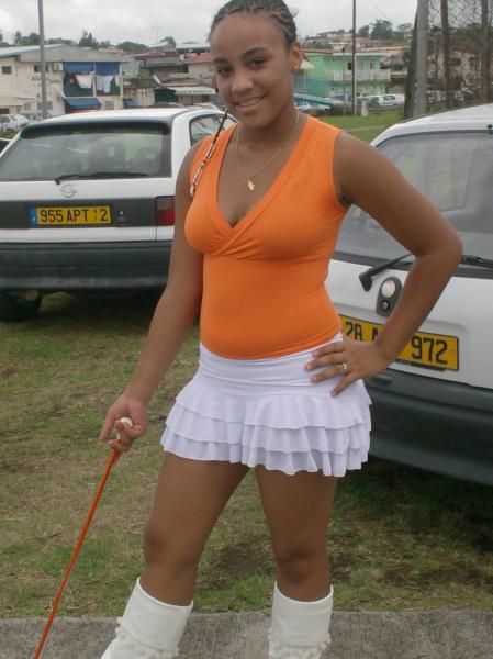 fanny en tenu de majorette